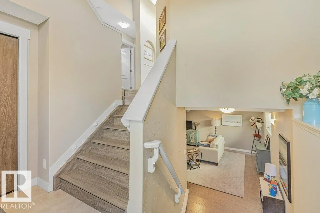 19 HILLDOWNS DR