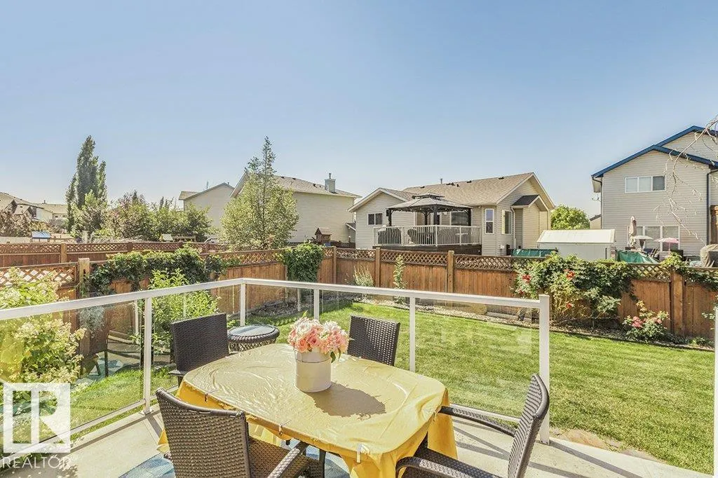 19 HILLDOWNS DR