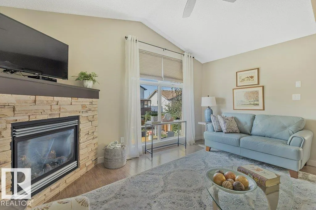 19 HILLDOWNS DR