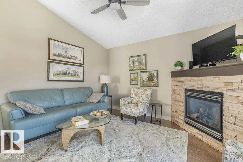 19 HILLDOWNS DR