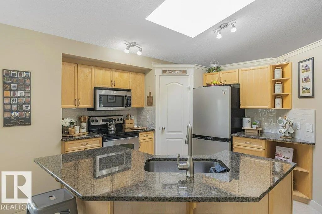 19 HILLDOWNS DR
