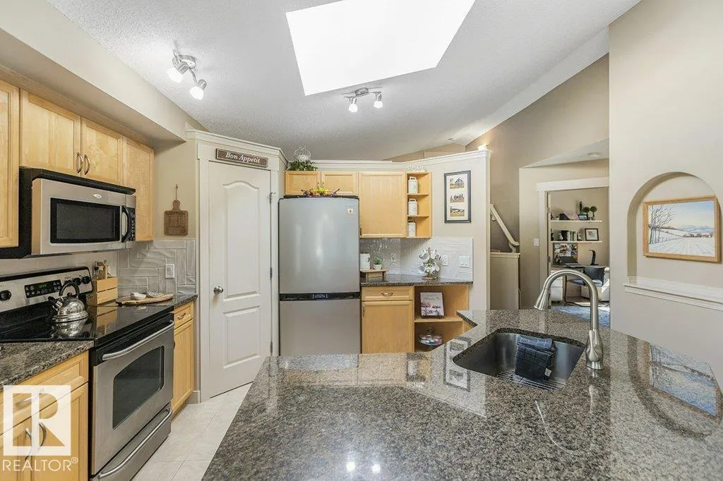 19 HILLDOWNS DR