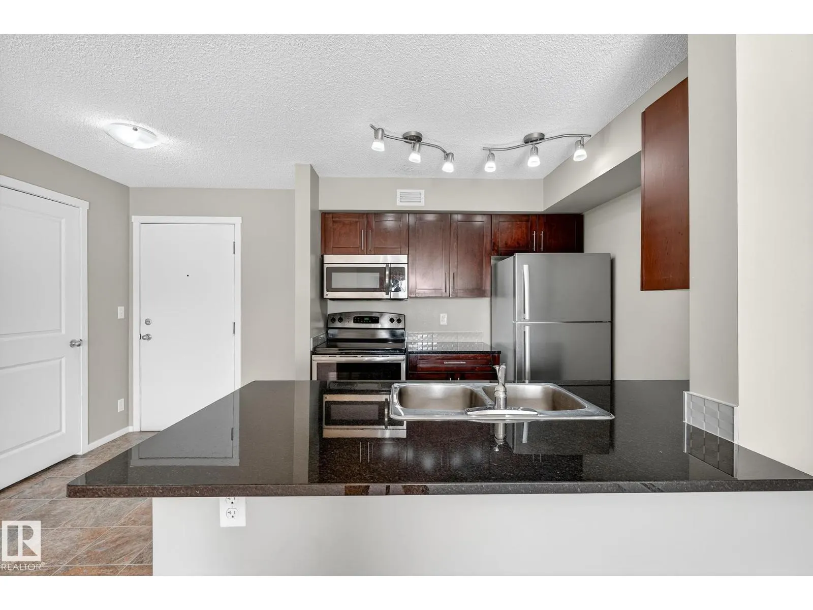 #204 5810 MULLEN PL NW
