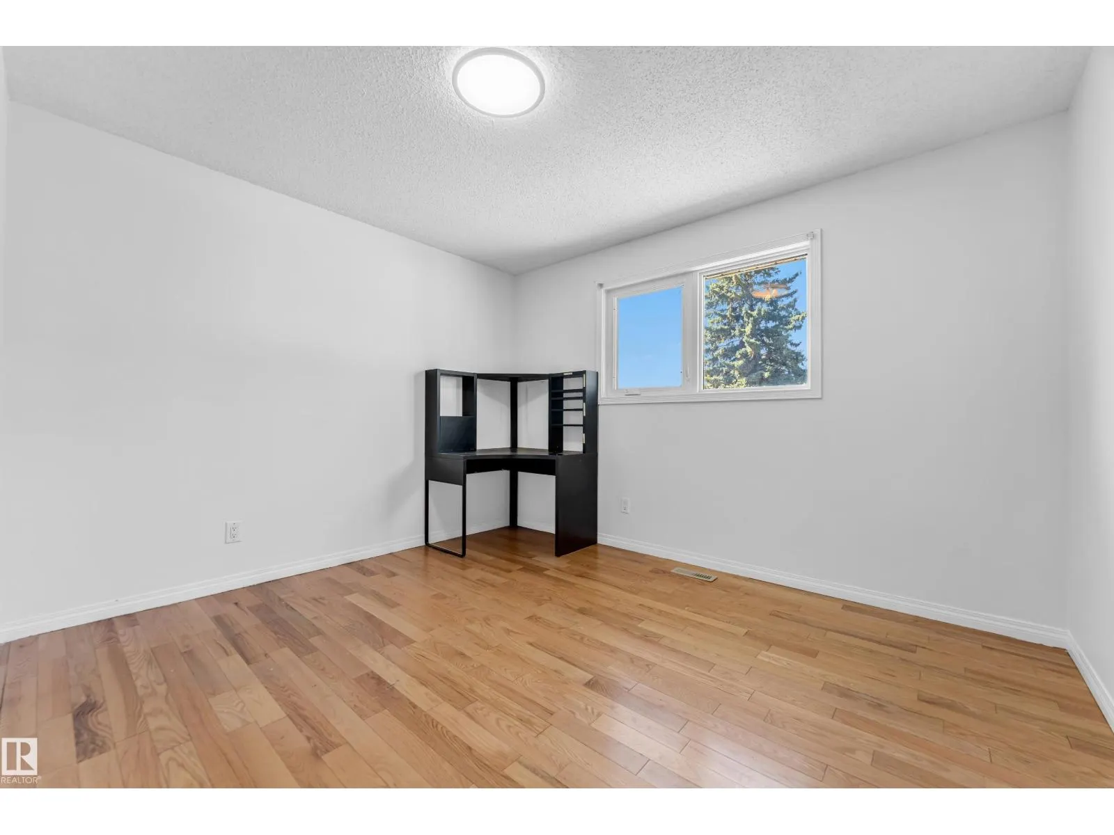 4240 86 ST NW