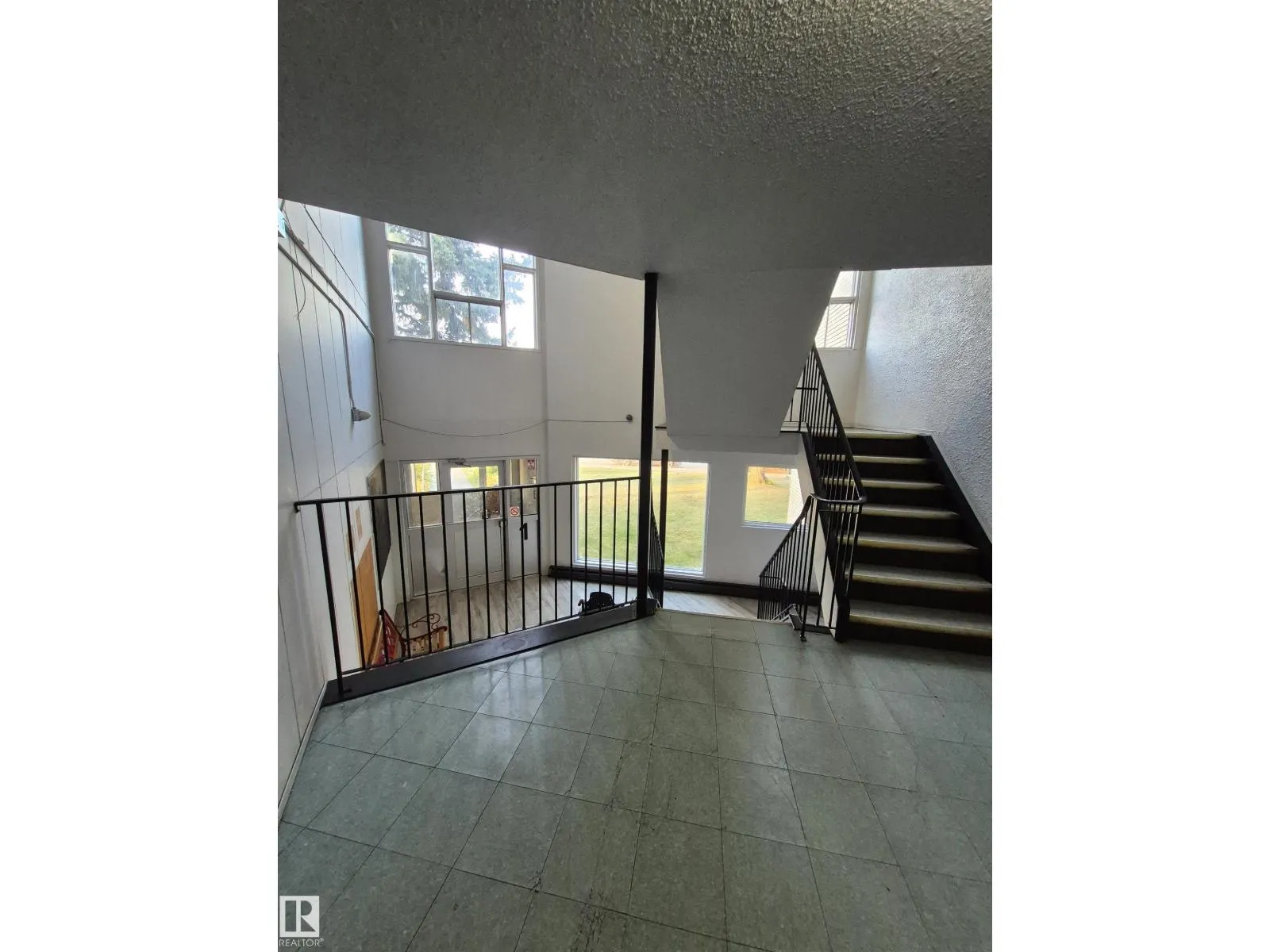 #22C 5715 133 AV NW