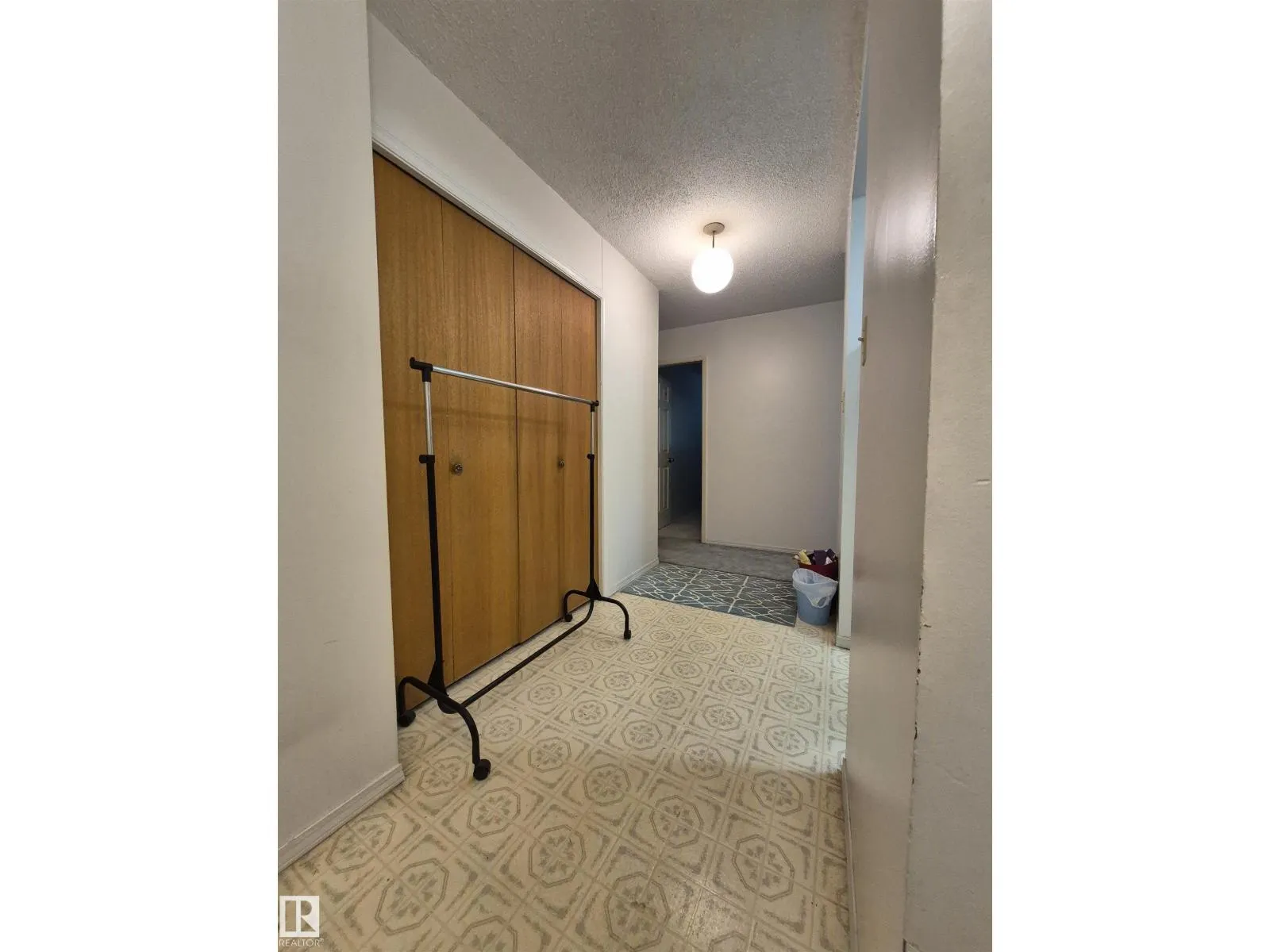 #22C 5715 133 AV NW