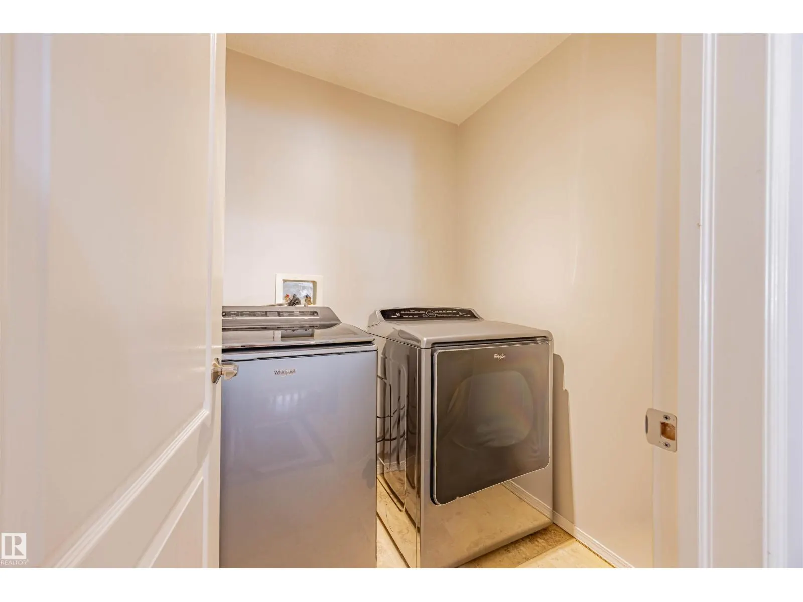 #128 215 BLACKBURN E SW