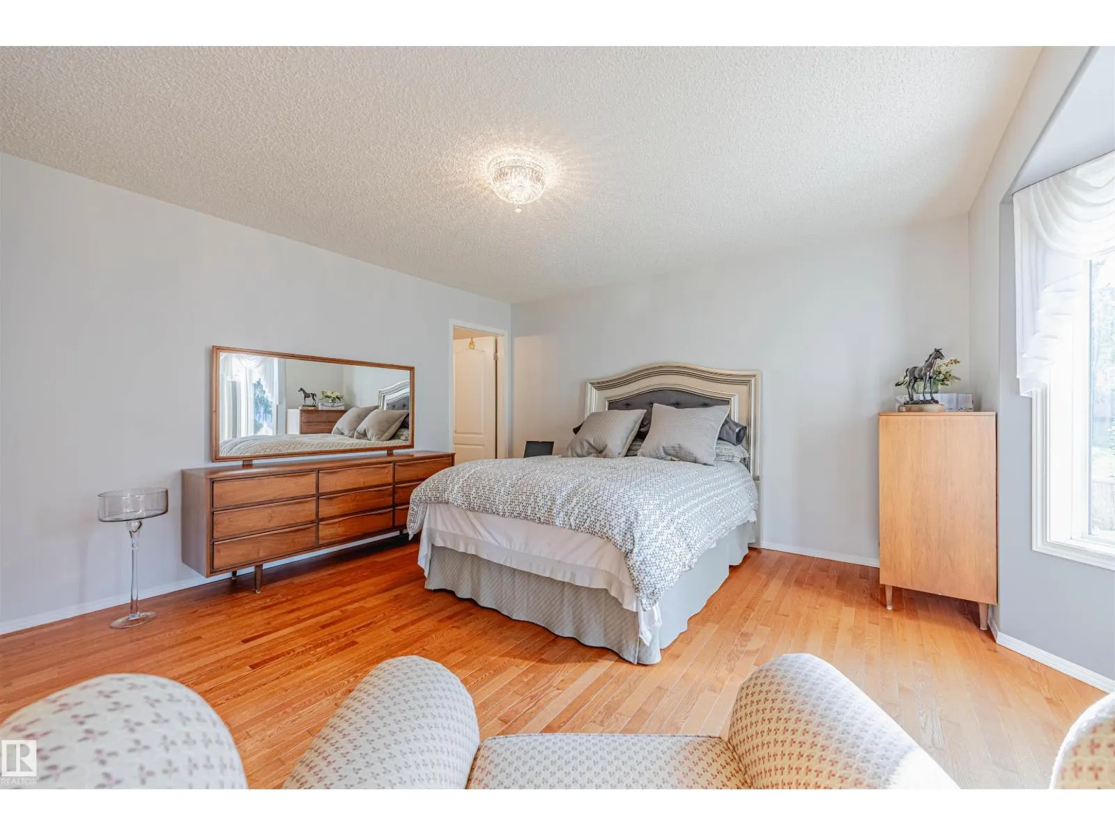#128 215 BLACKBURN E SW