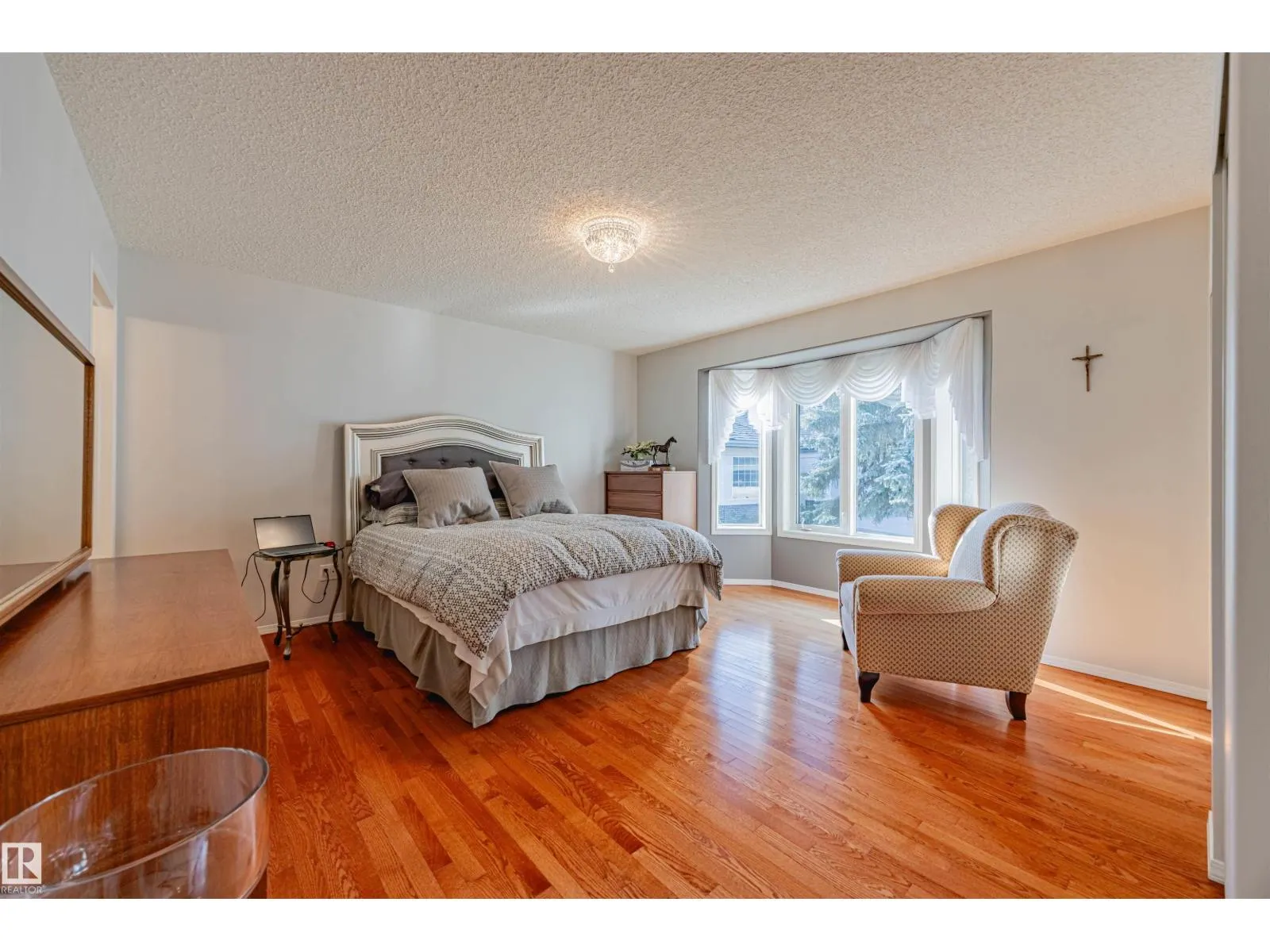 #128 215 BLACKBURN E SW