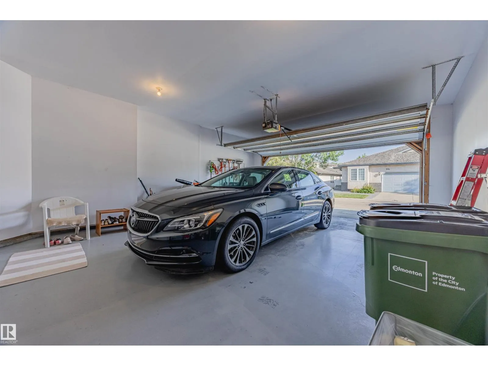 #128 215 BLACKBURN E SW