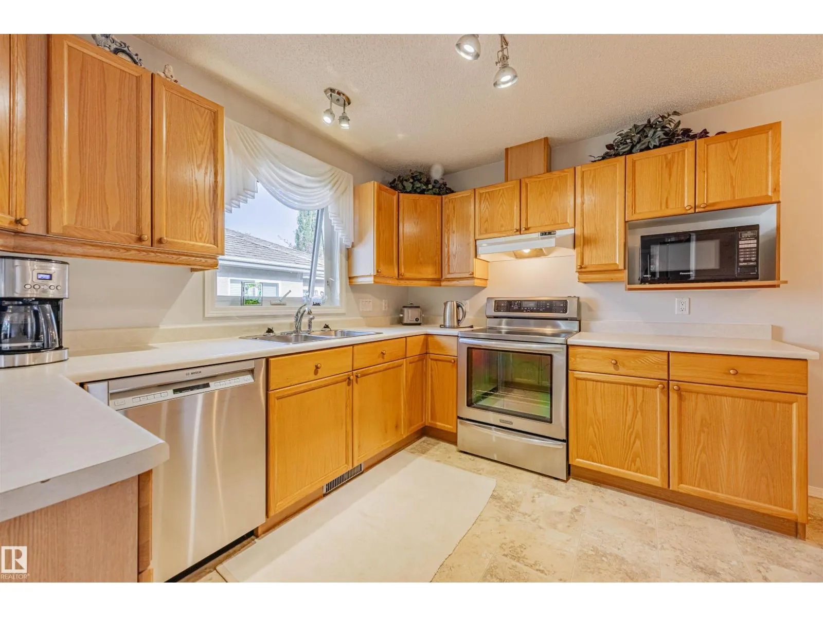#128 215 BLACKBURN E SW