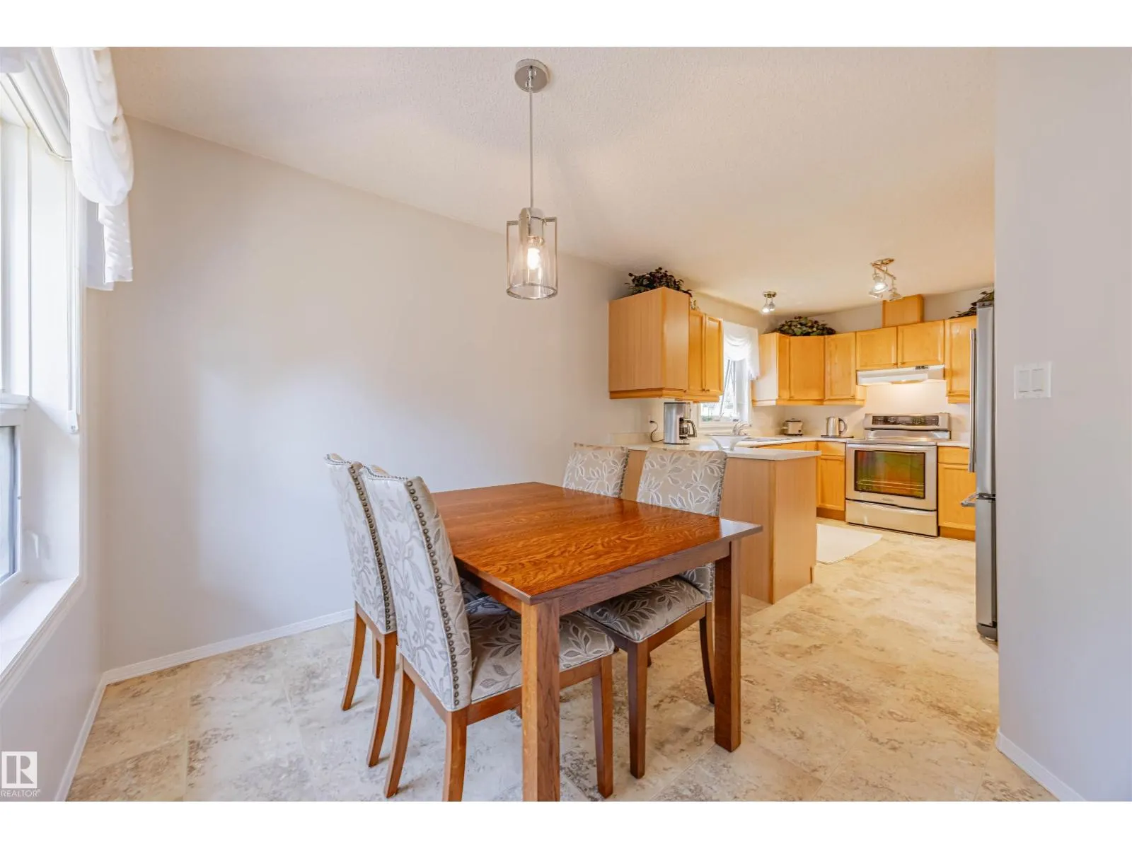 #128 215 BLACKBURN E SW