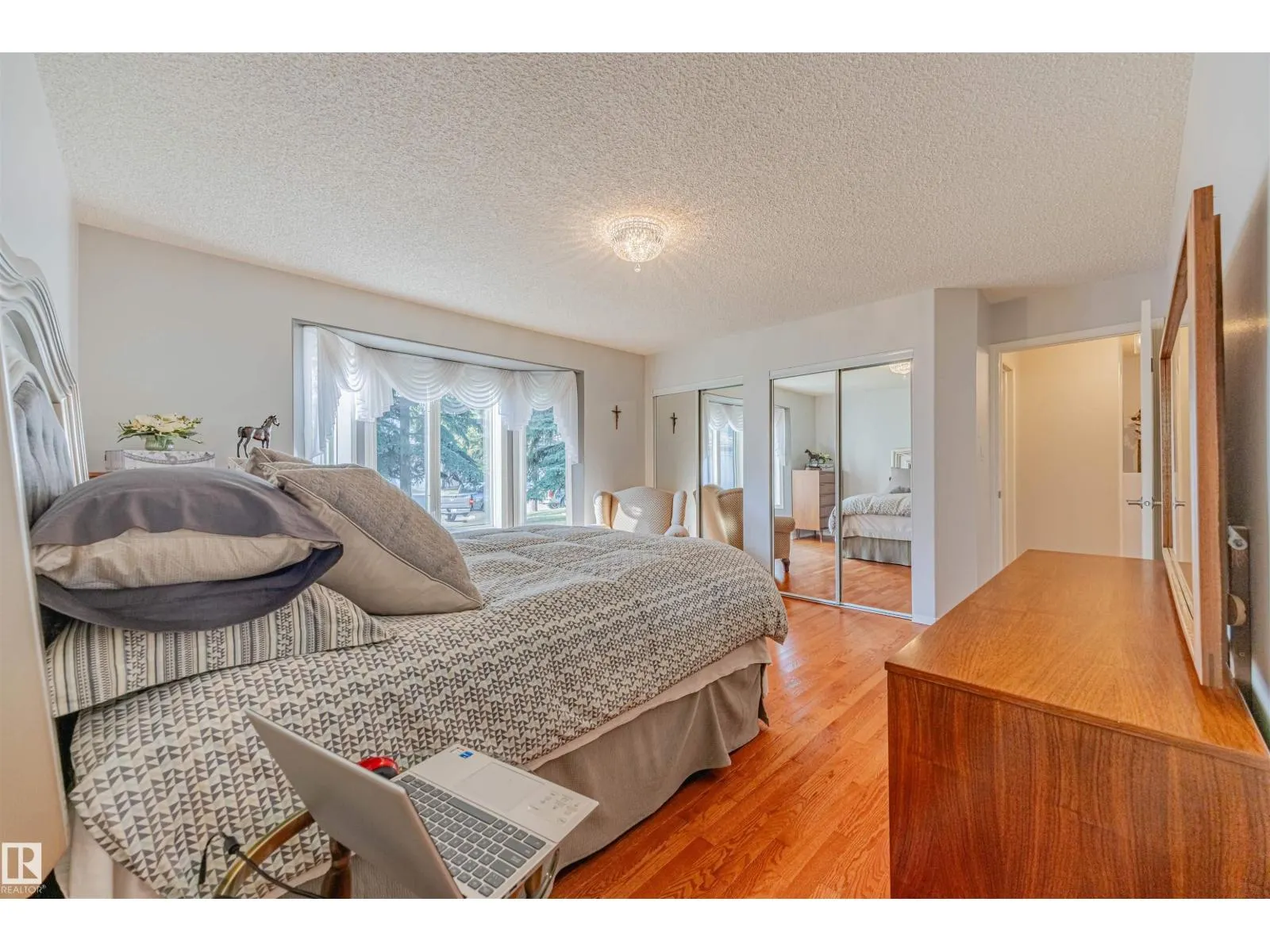 #128 215 BLACKBURN E SW