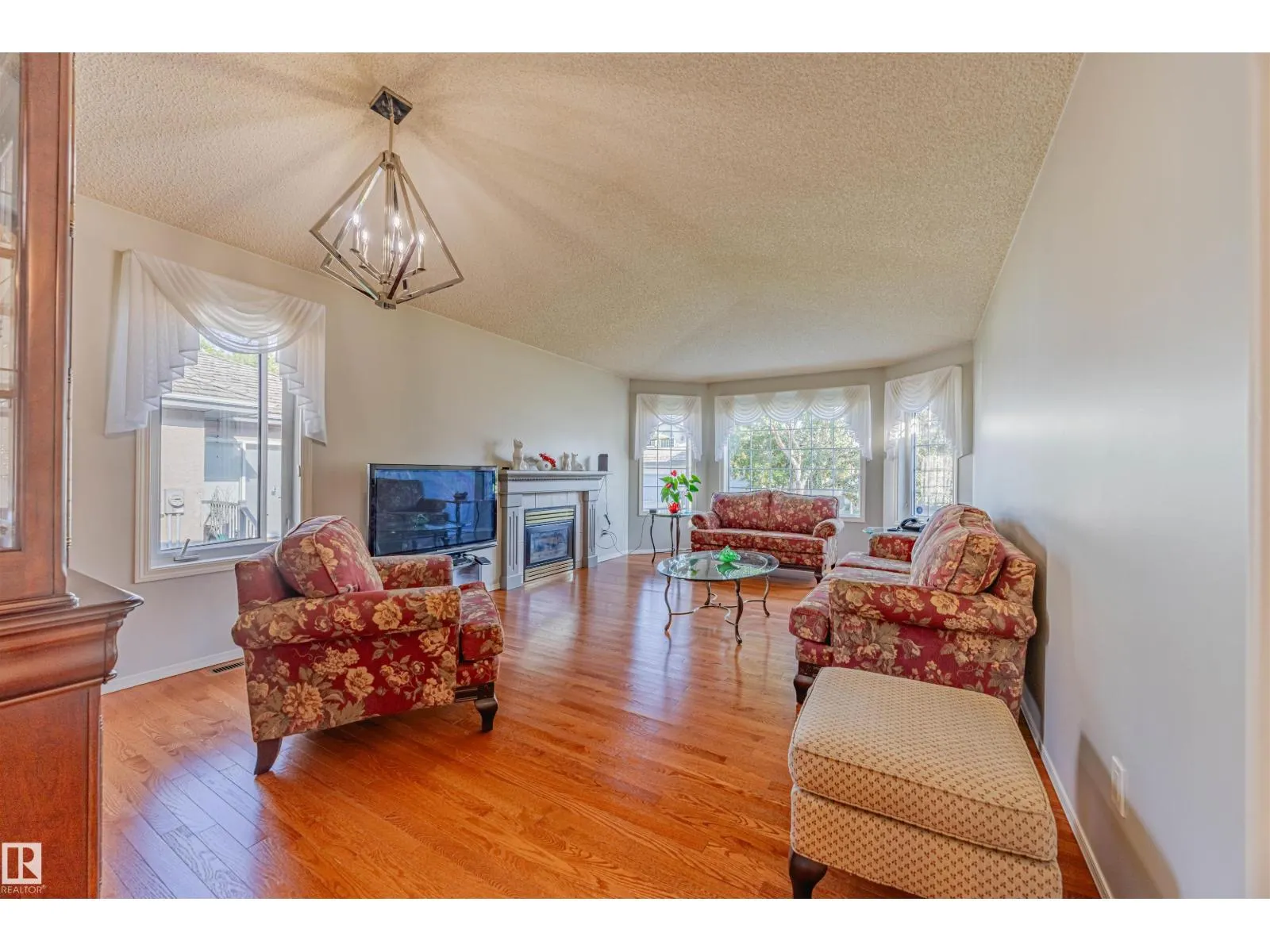 #128 215 BLACKBURN E SW