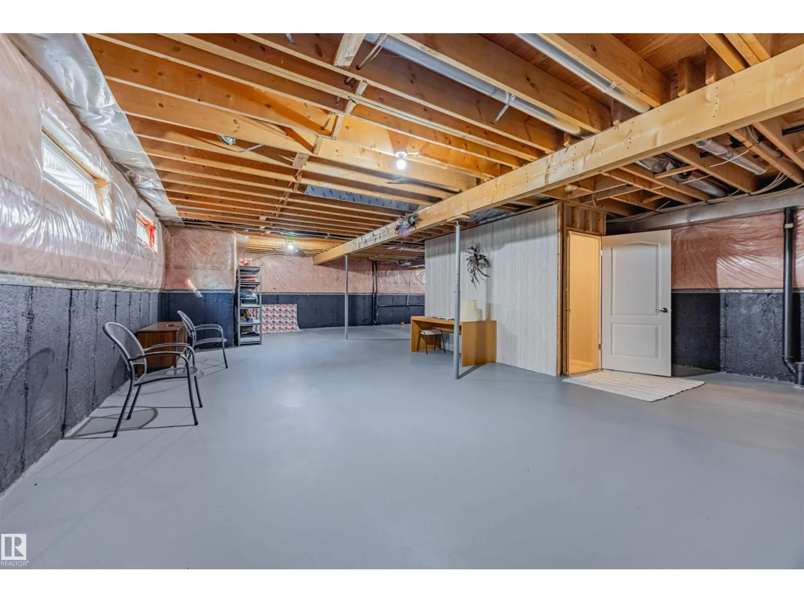 #128 215 BLACKBURN E SW