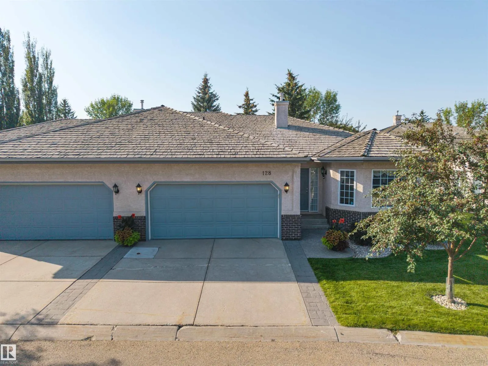#128 215 BLACKBURN E SW