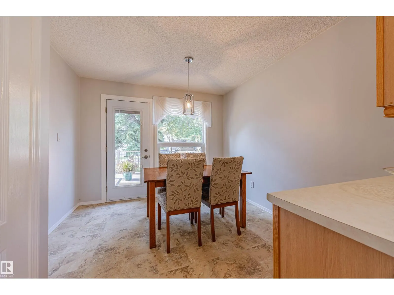 #128 215 BLACKBURN E SW