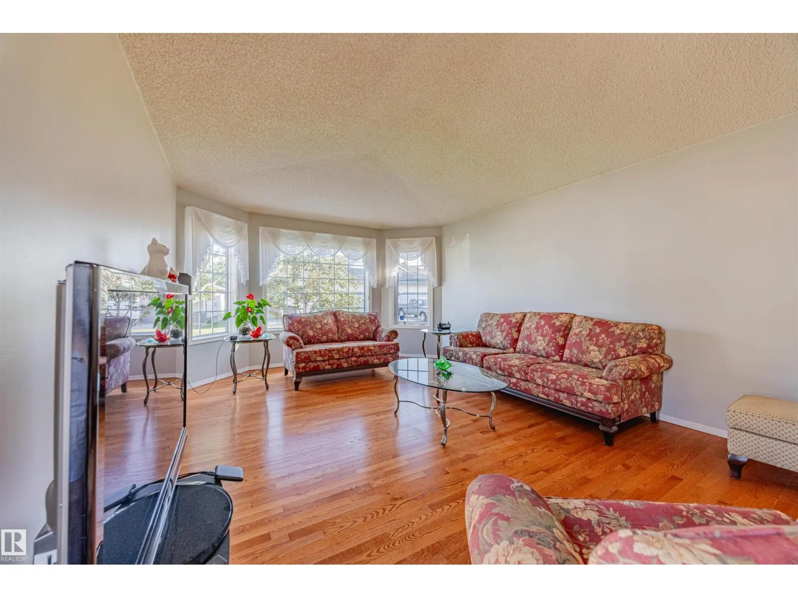 #128 215 BLACKBURN E SW