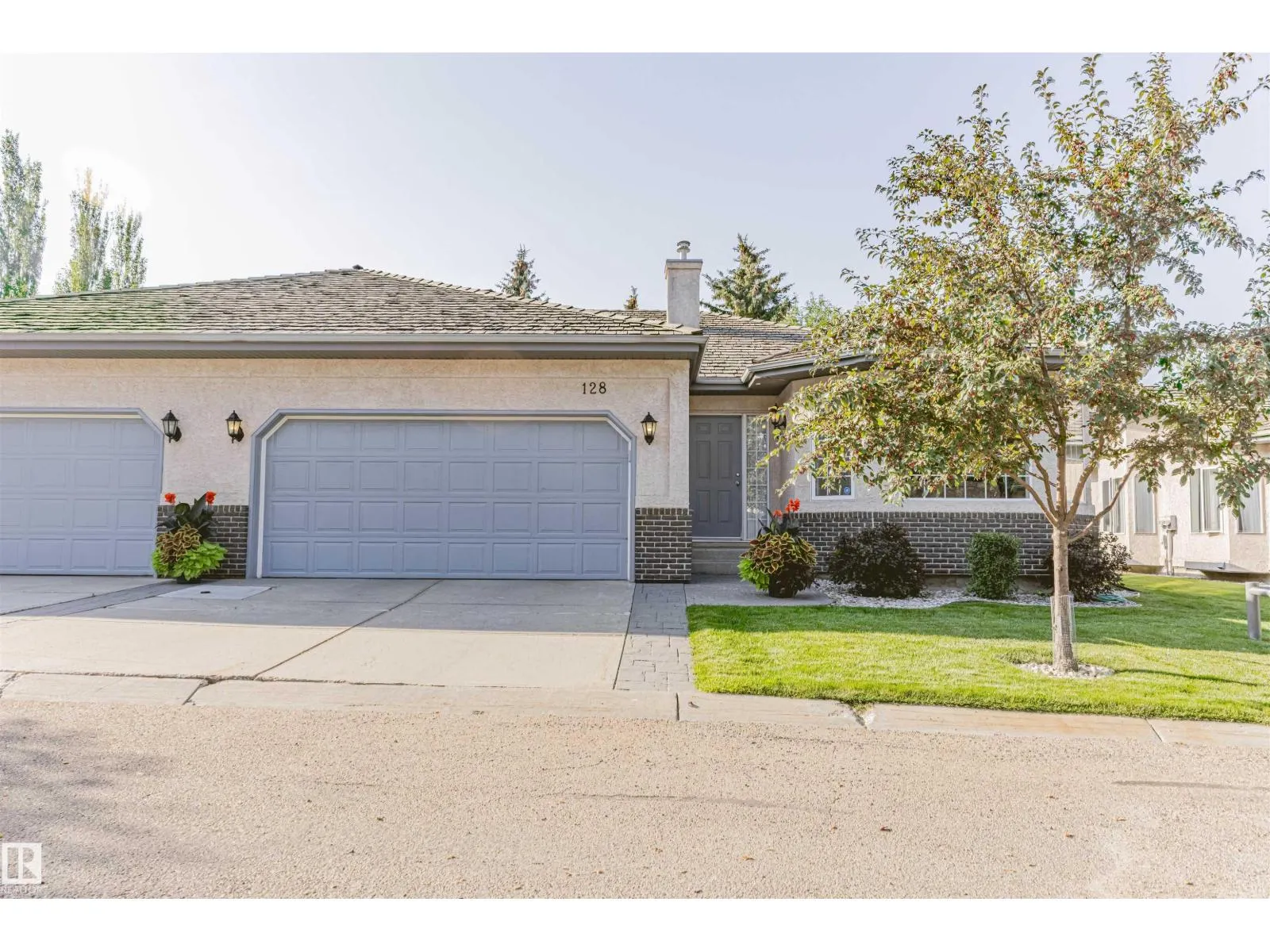 #128 215 BLACKBURN E SW