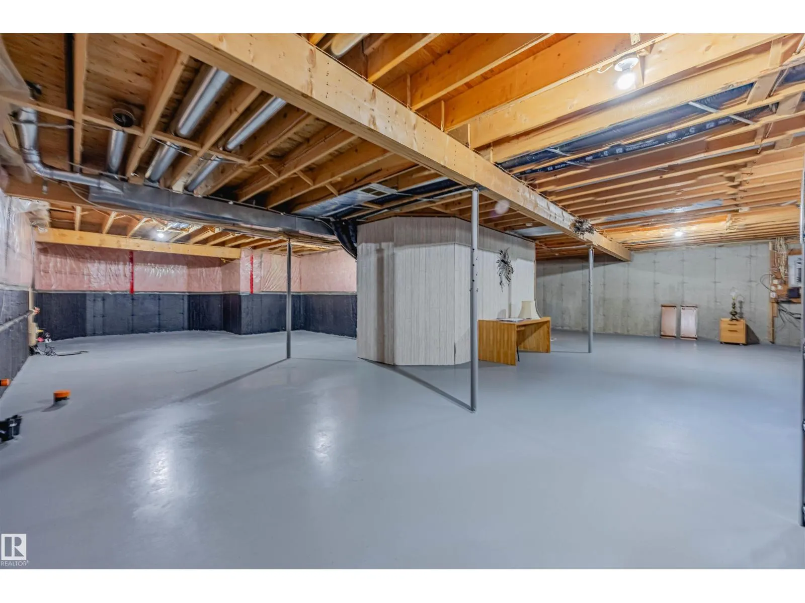 #128 215 BLACKBURN E SW