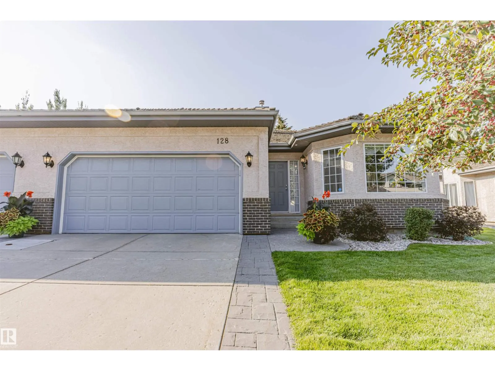 #128 215 BLACKBURN E SW
