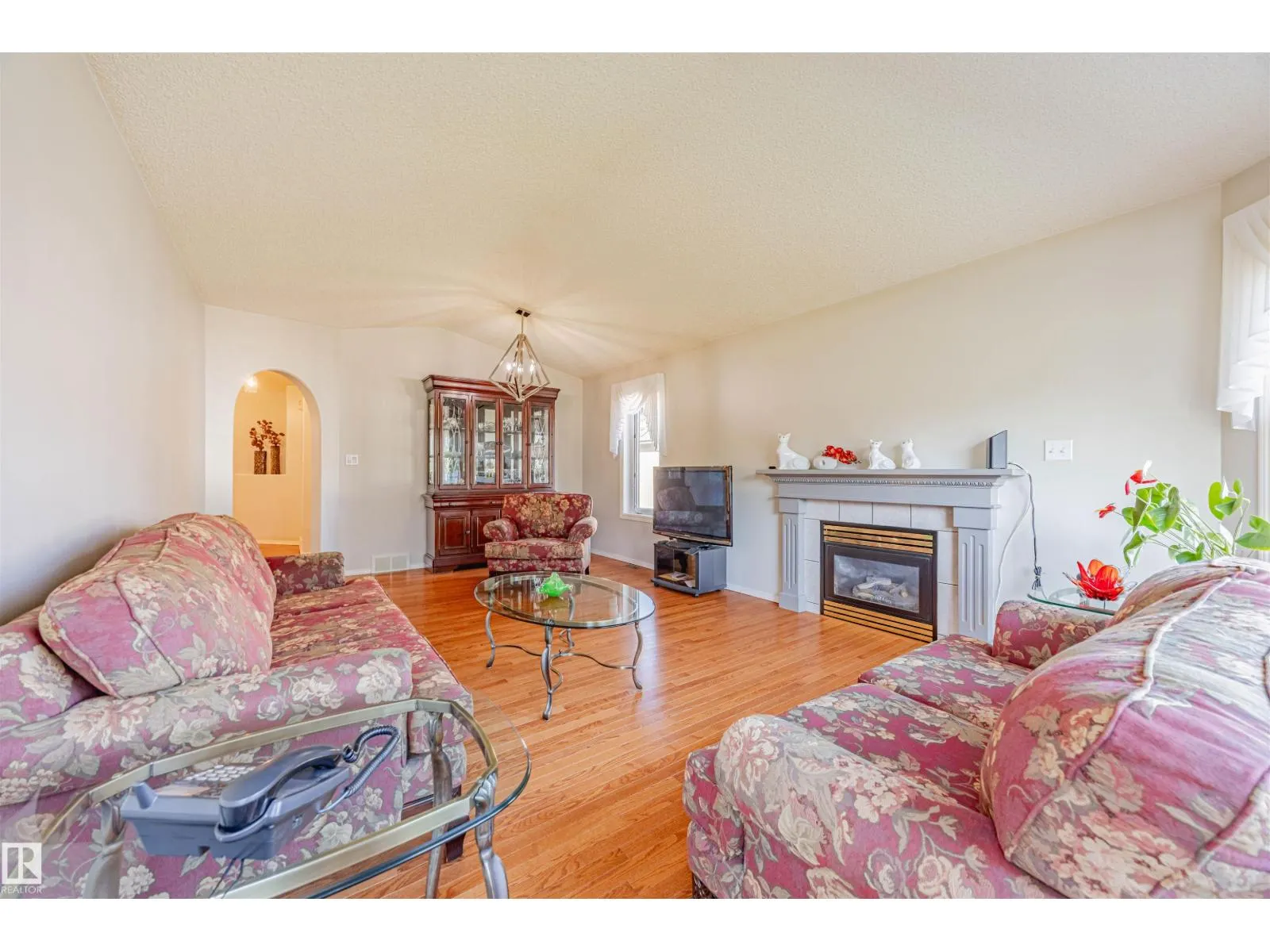 #128 215 BLACKBURN E SW