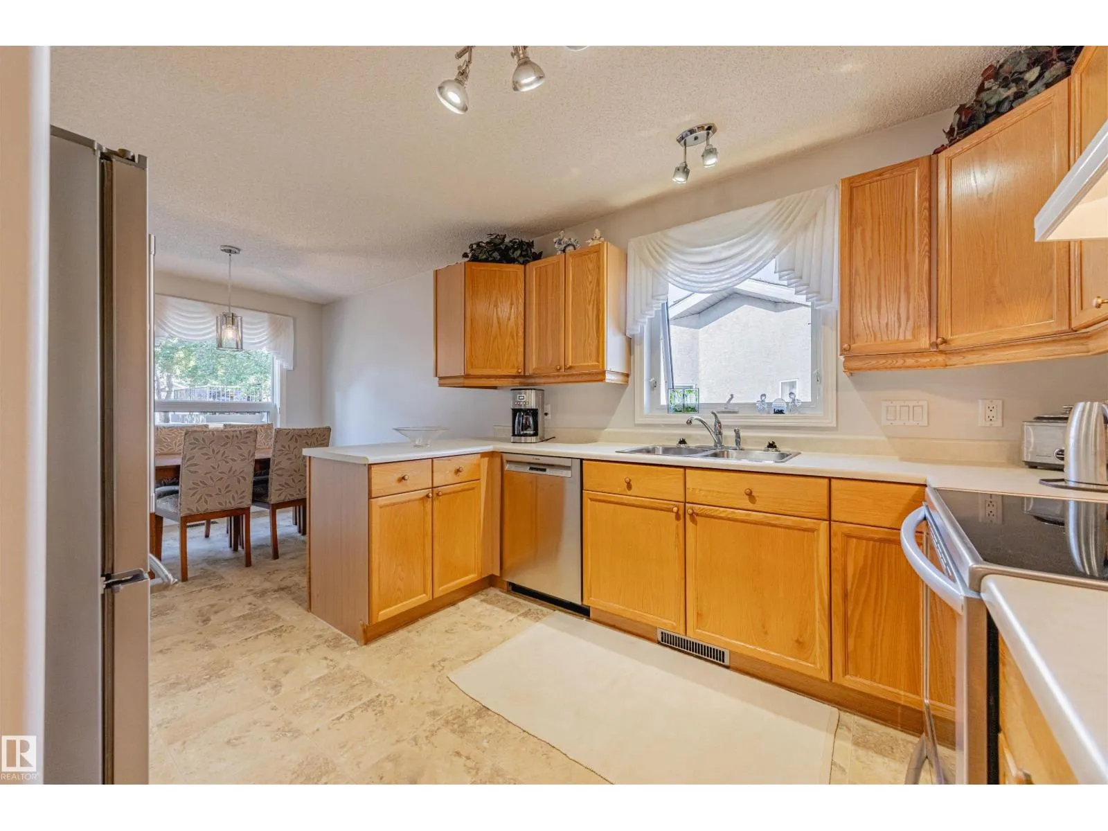 #128 215 BLACKBURN E SW