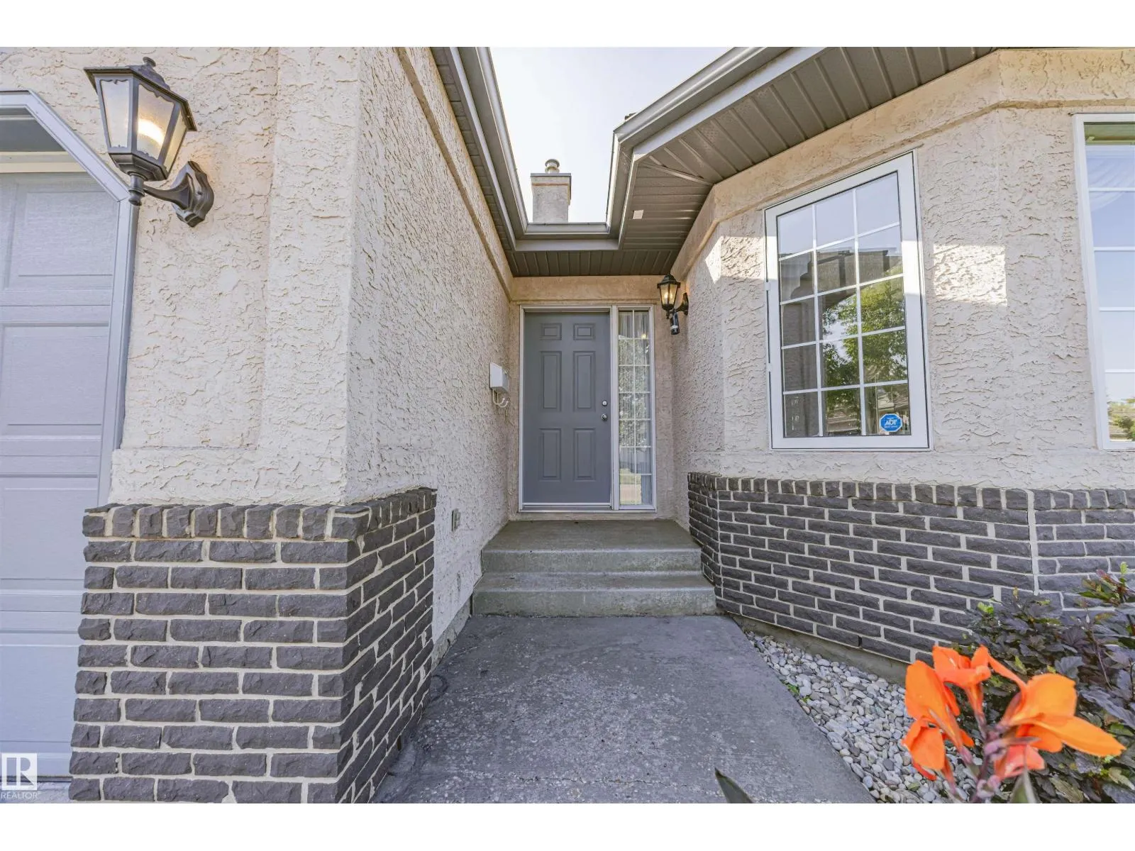#128 215 BLACKBURN E SW