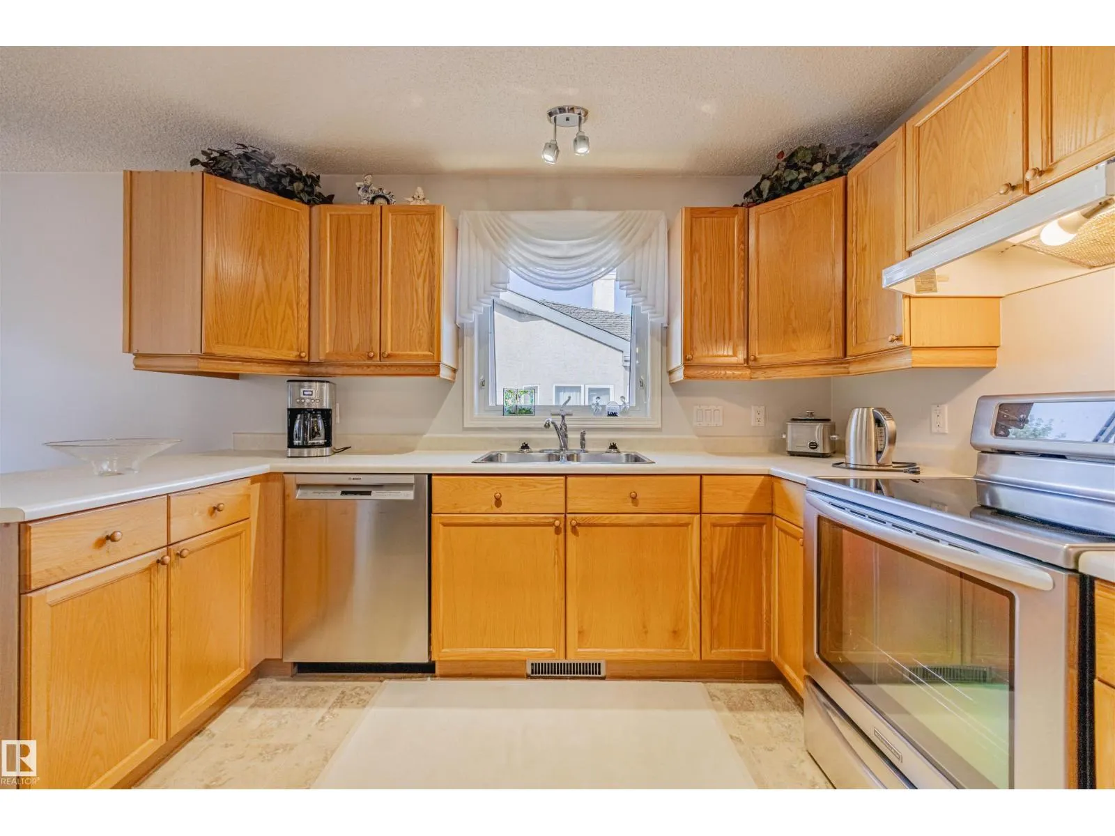 #128 215 BLACKBURN E SW