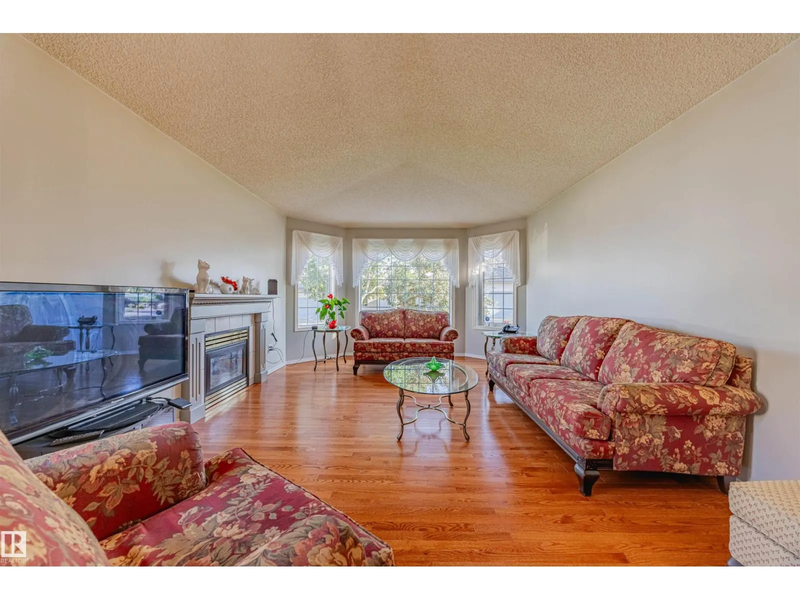 #128 215 BLACKBURN E SW
