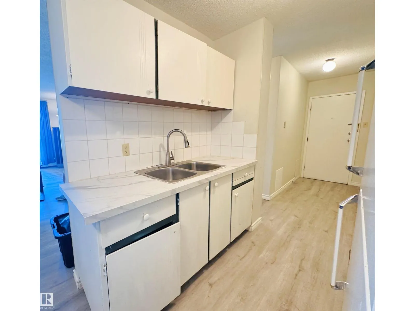 207 9028 JASPER AV NW NW
