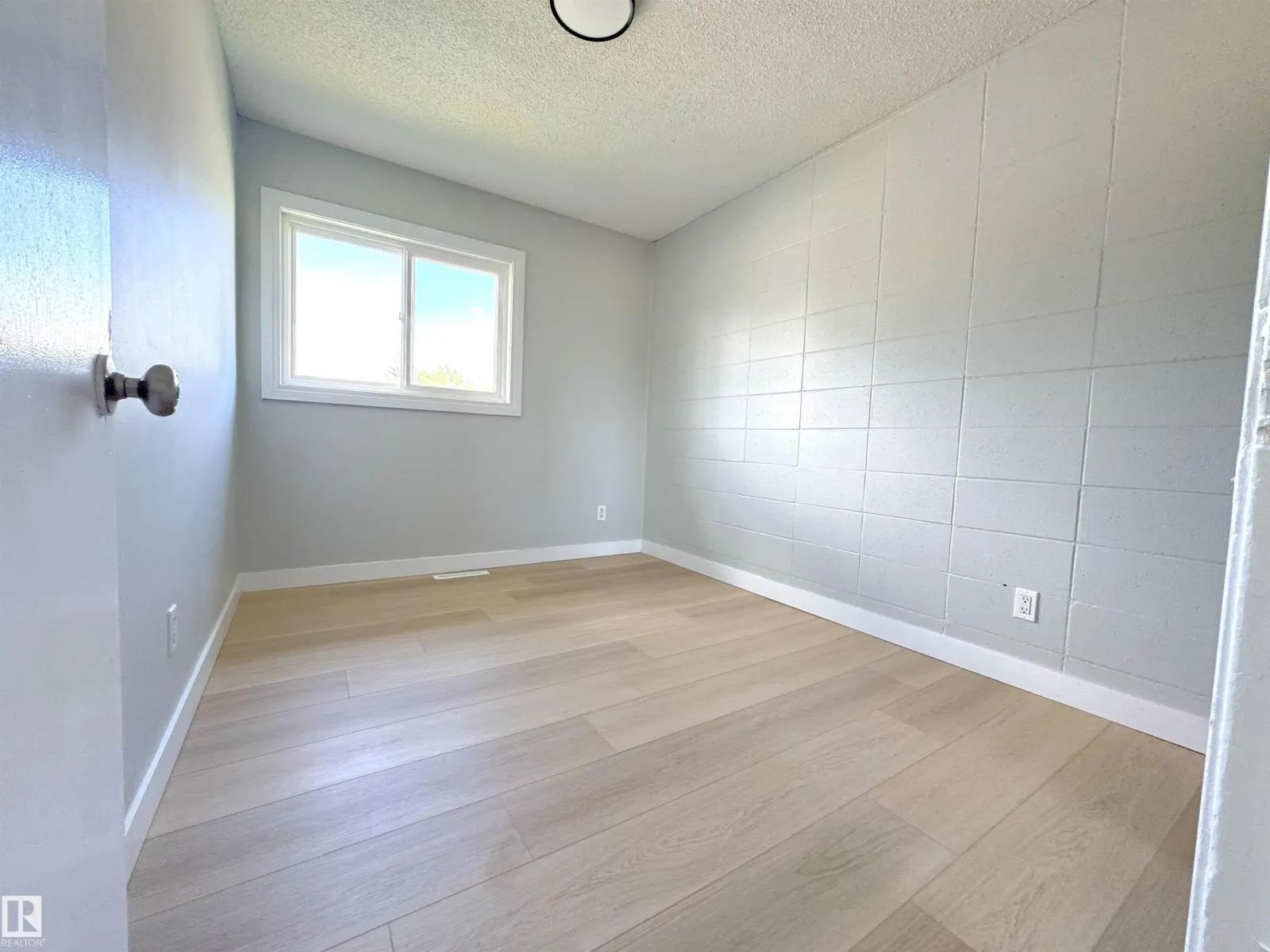 7807 36 AV NW