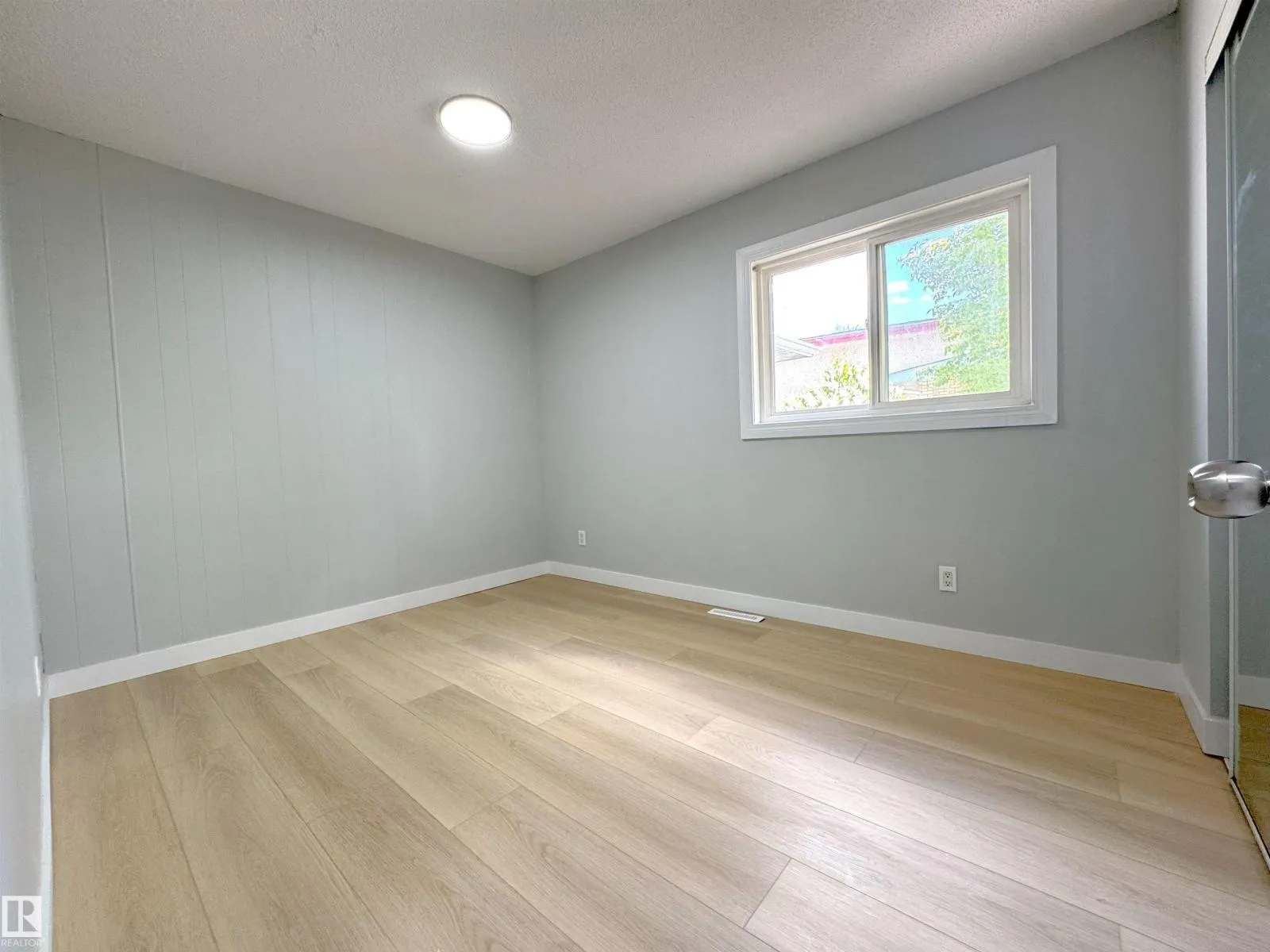 7807 36 AV NW