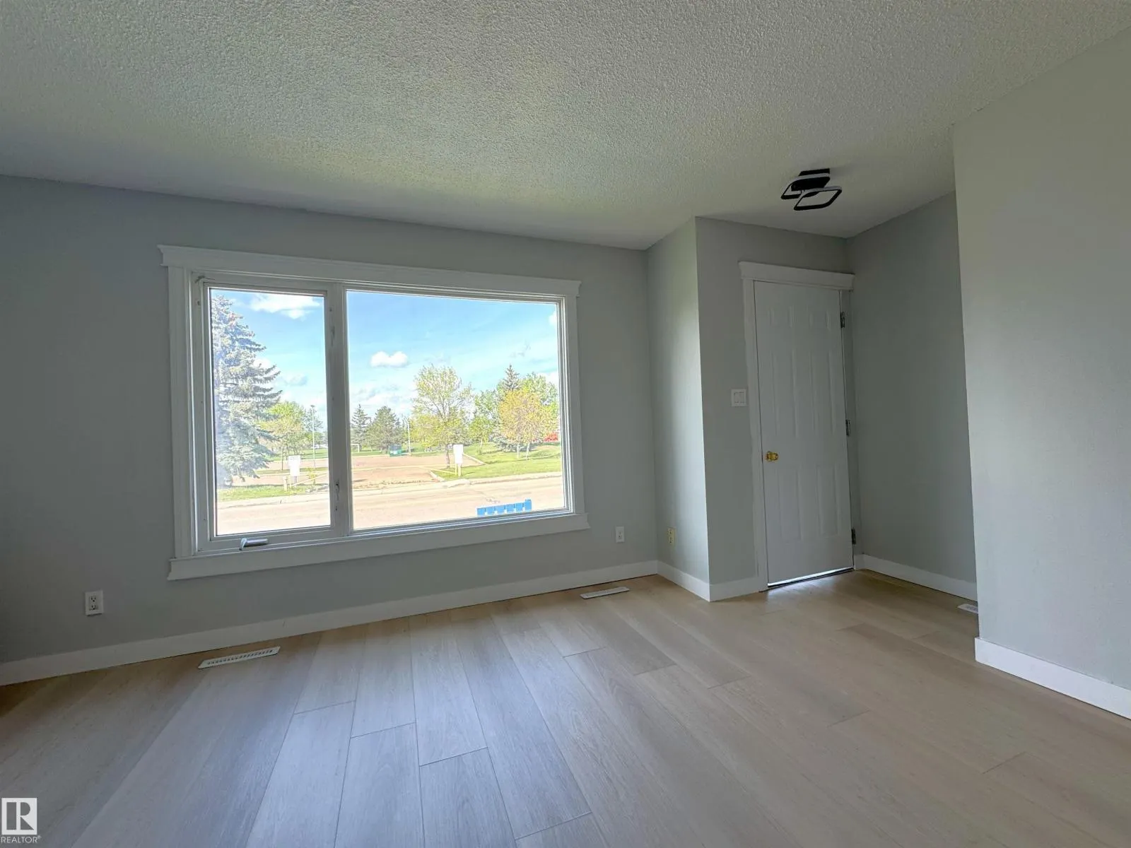 7807 36 AV NW