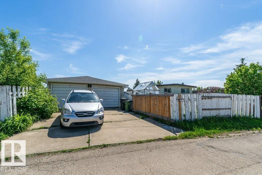 9508 147 AV NW