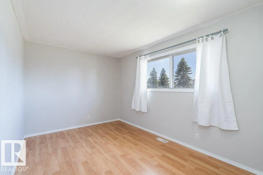 9508 147 AV NW