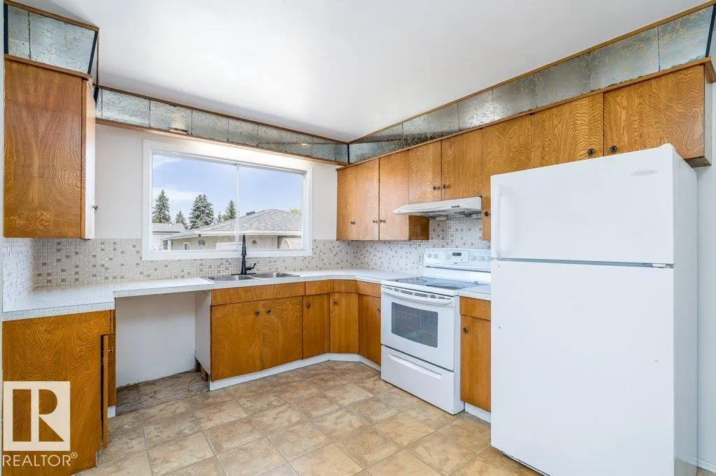 9508 147 AV NW