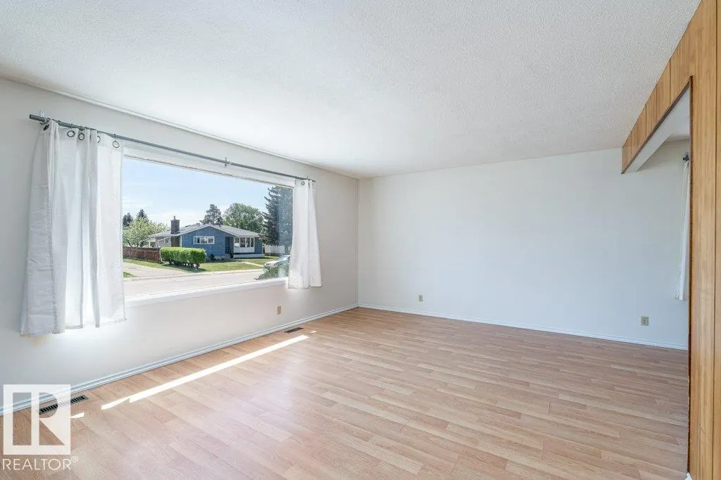 9508 147 AV NW