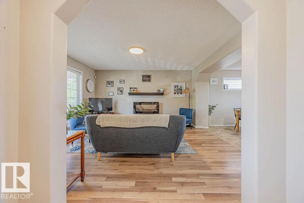 56 VIVIAN WY