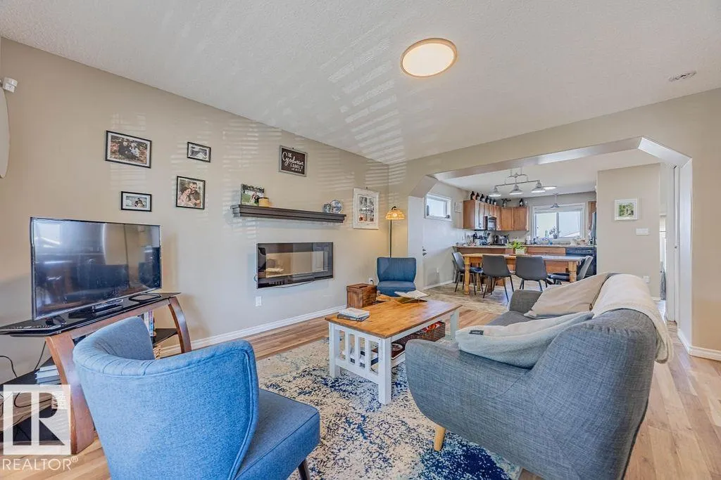 56 VIVIAN WY