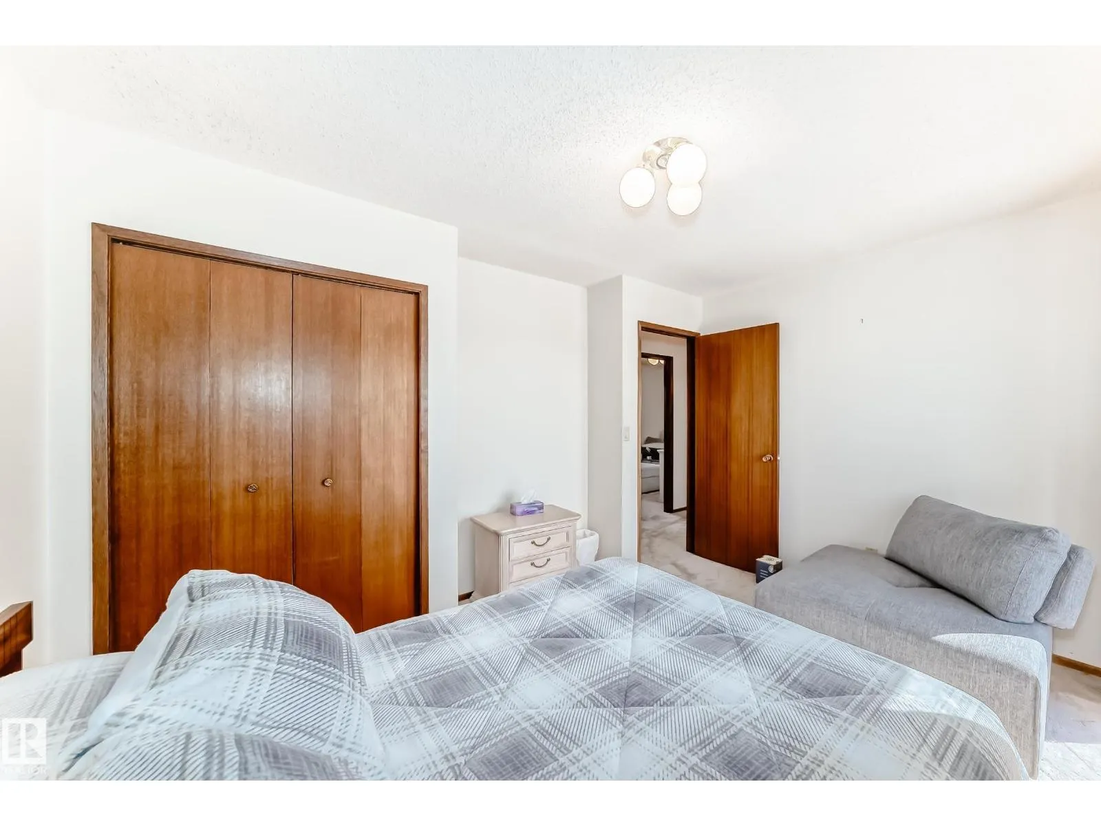 8714 152B AV NW