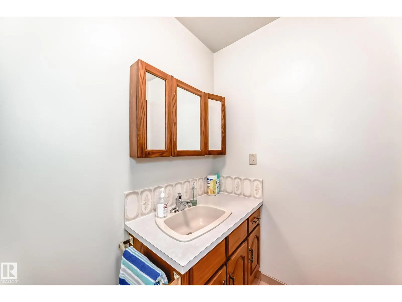 8714 152B AV NW