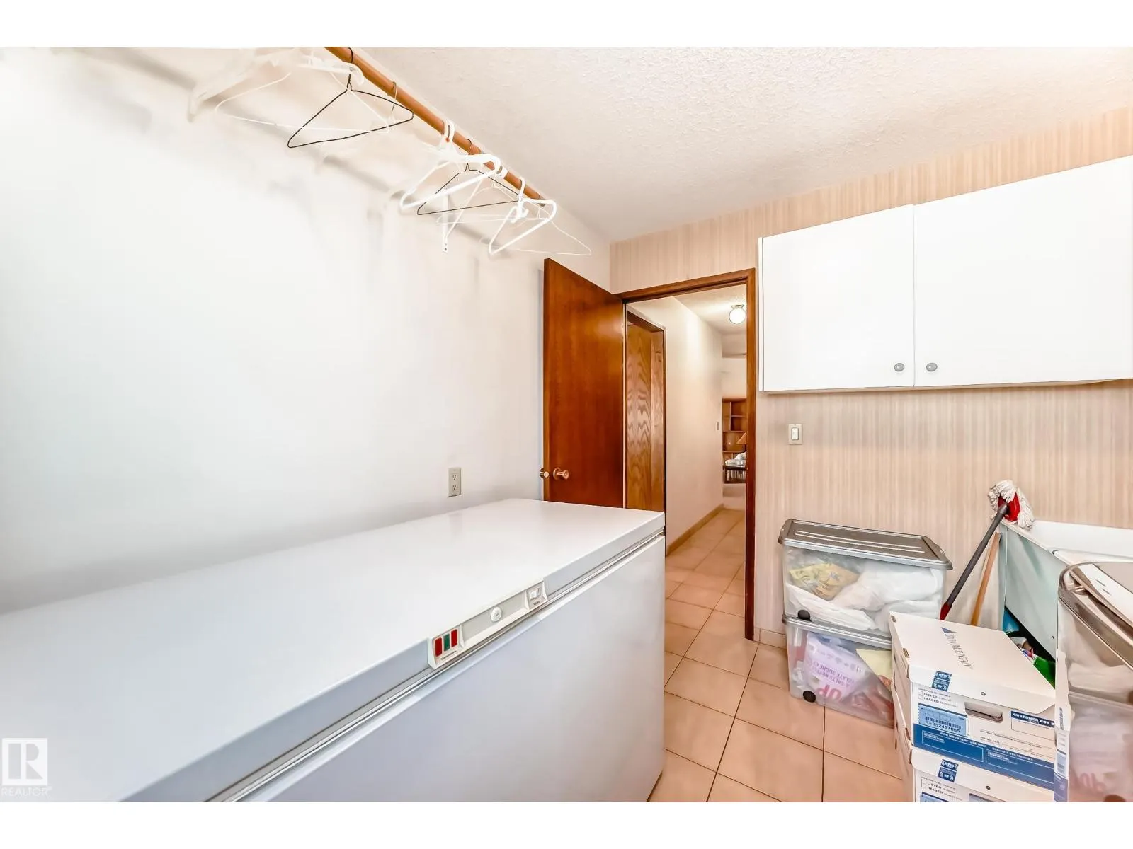 8714 152B AV NW