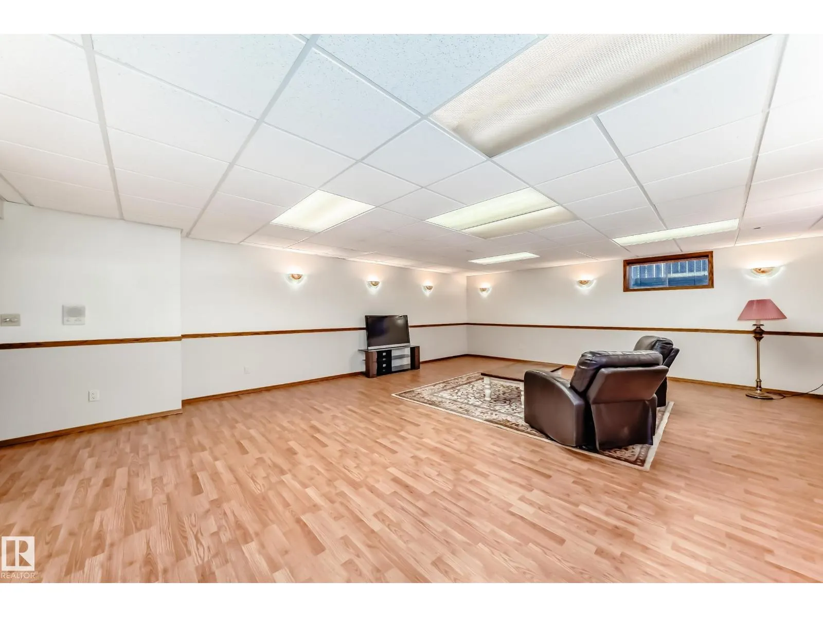 8714 152B AV NW