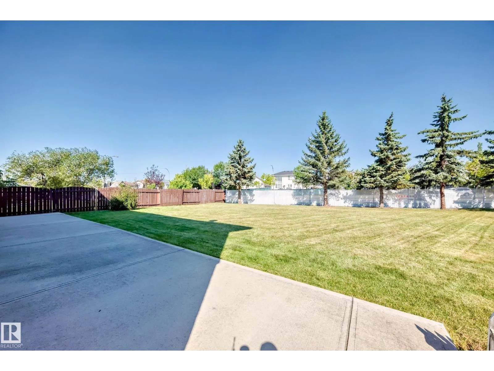 8714 152B AV NW