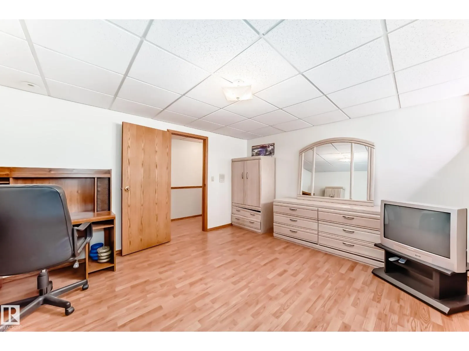 8714 152B AV NW