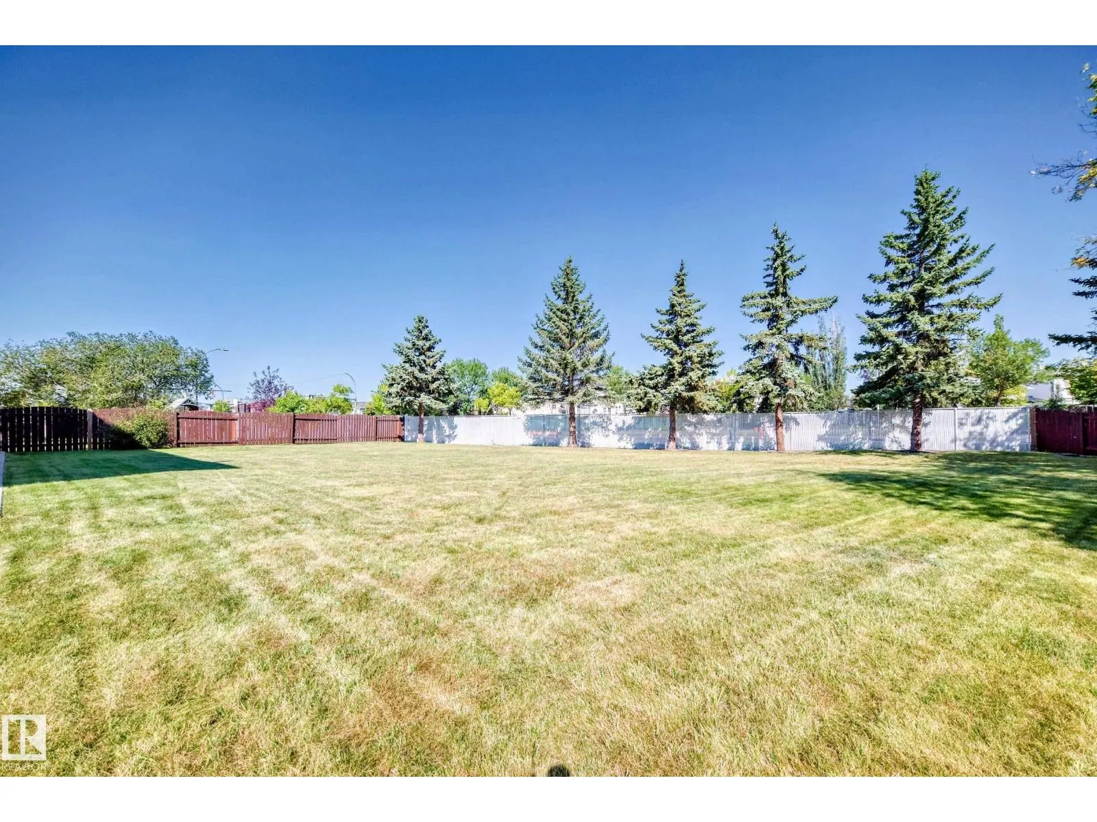 8714 152B AV NW