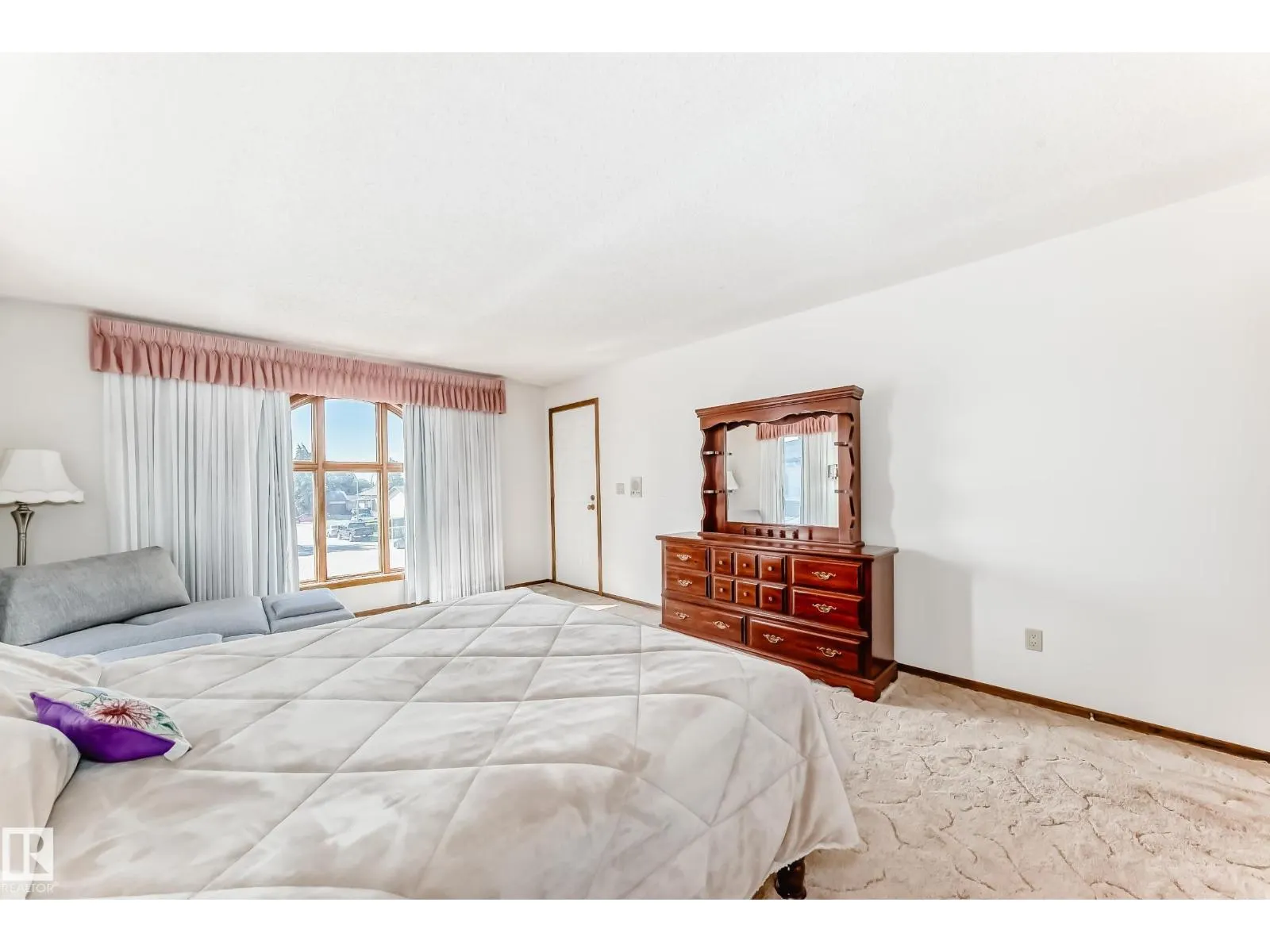 8714 152B AV NW