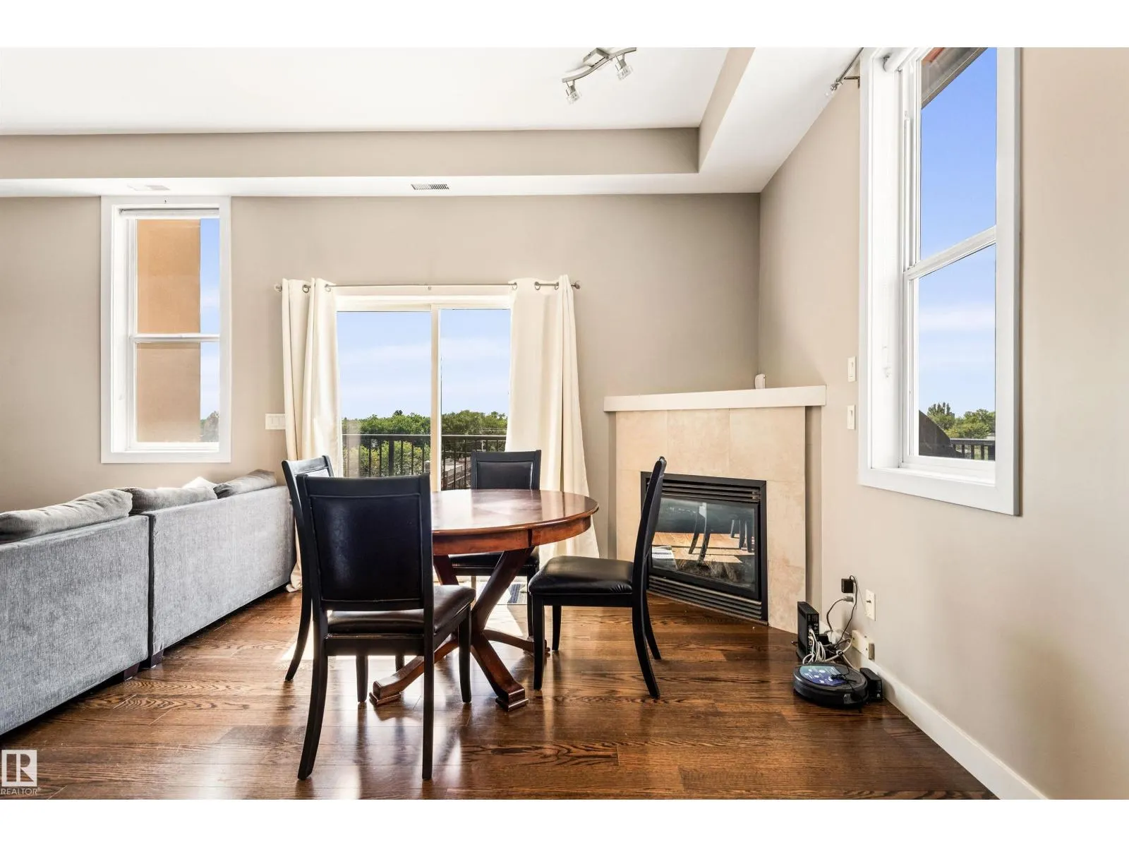 #403 8223 99 ST NW