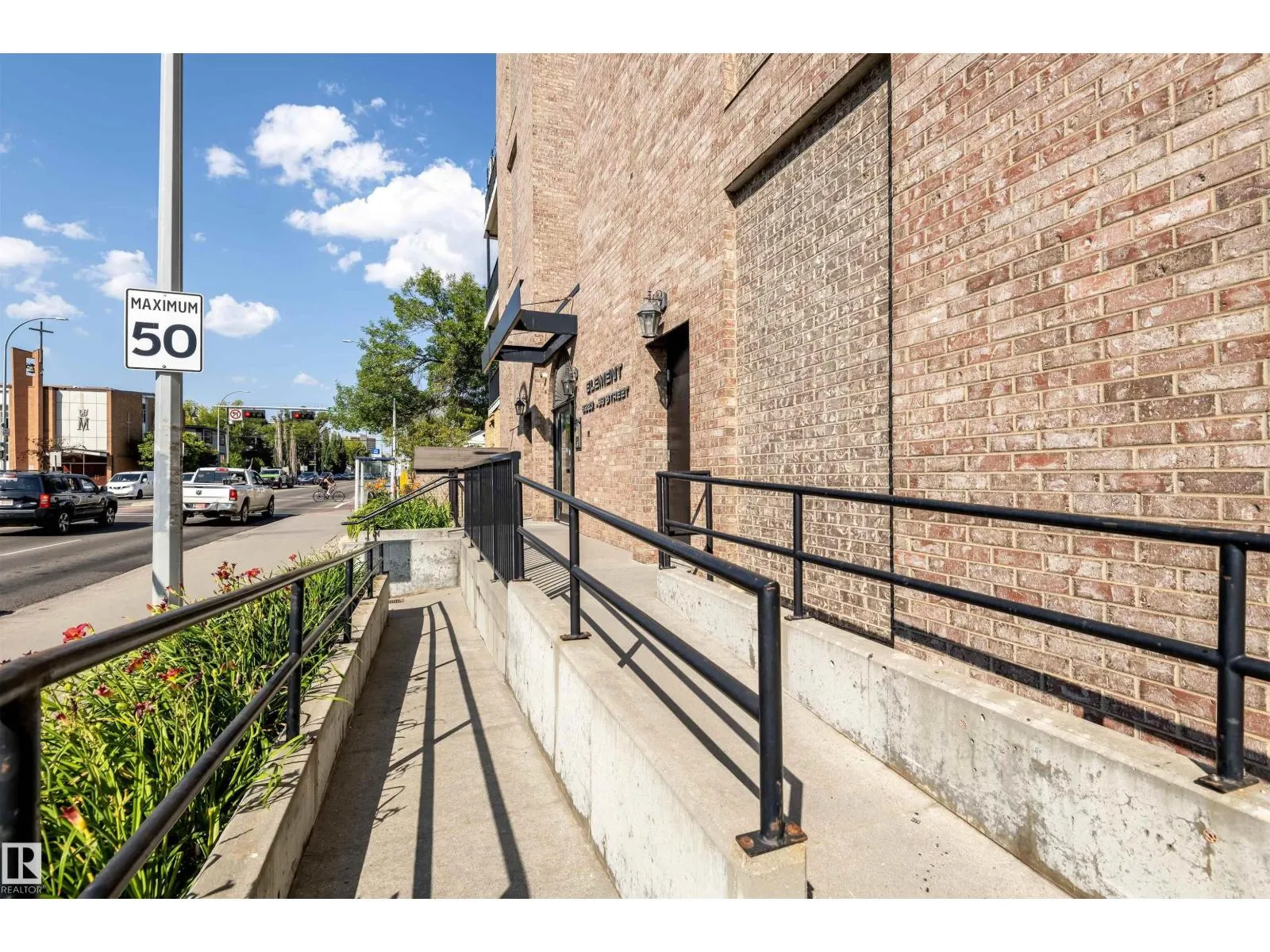 #403 8223 99 ST NW